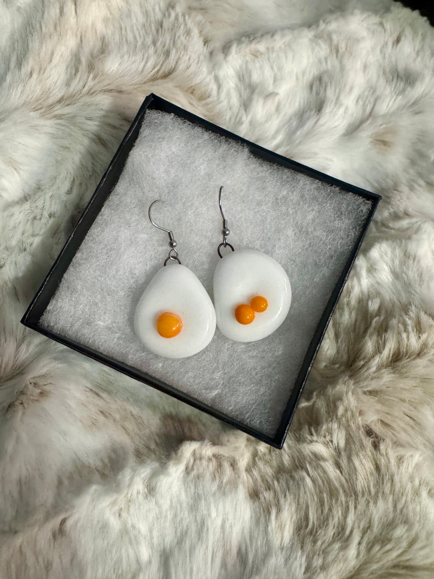 [Pre-order] Heart Eggs Earrings