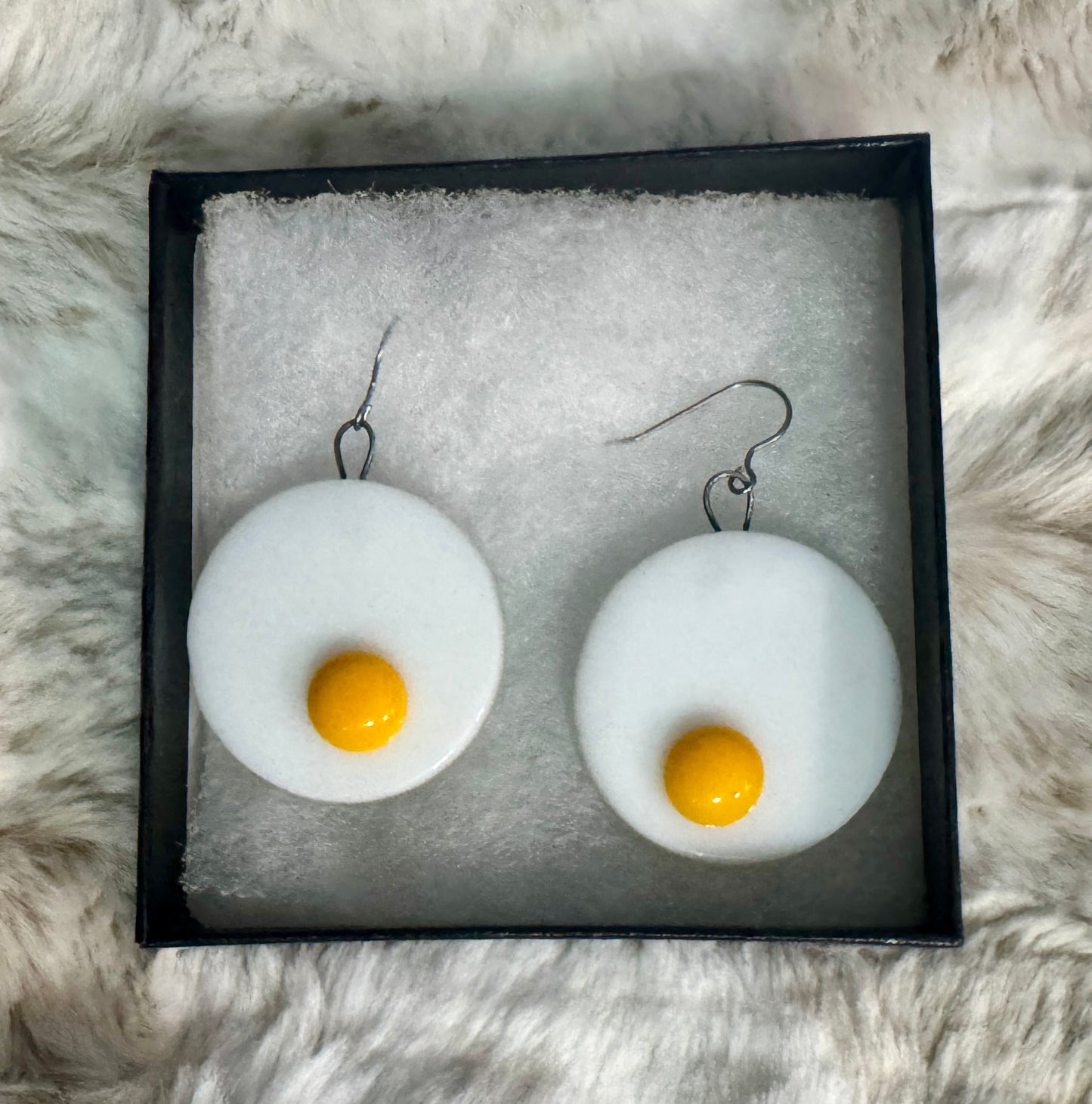 [Pre-order] Heart Eggs Earrings